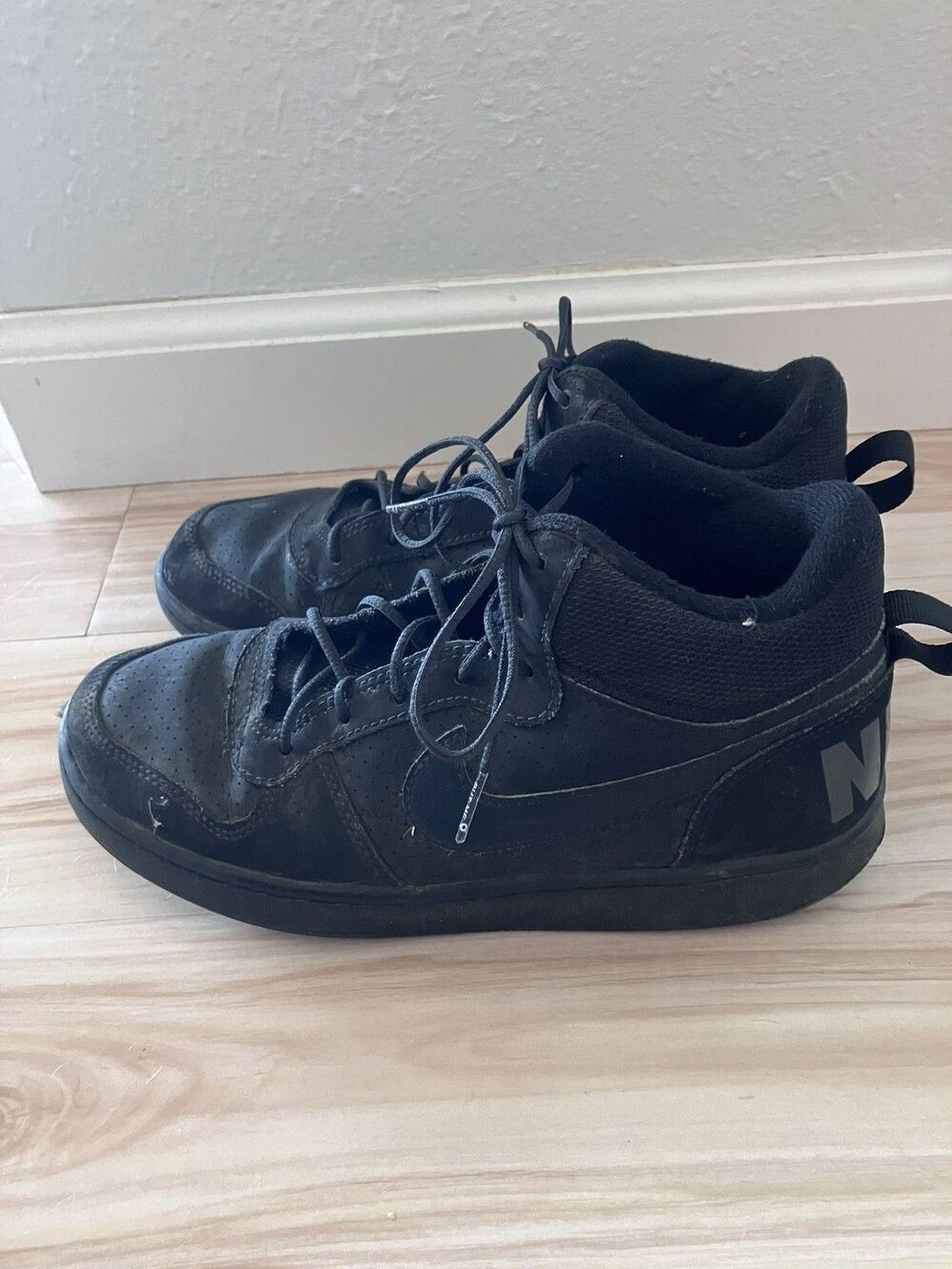 Kid’s Nike High Top Court Borough Mid 2 Black Sneakers Shoes Size US 6Y